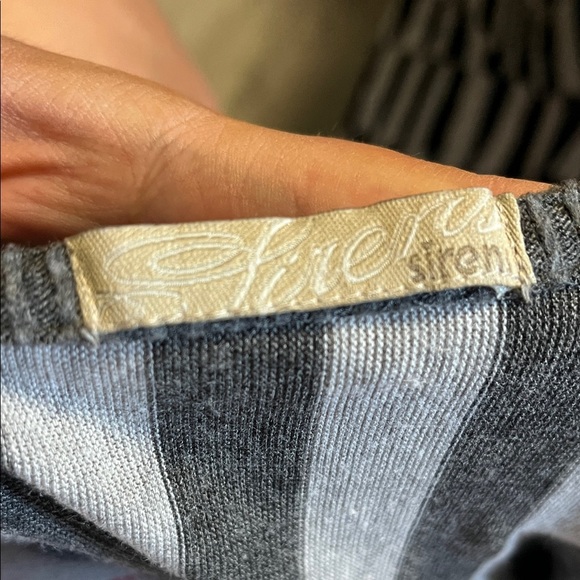 Elegant V-Neck Sweater with Charcoal Stripes - Picture 2 of 2